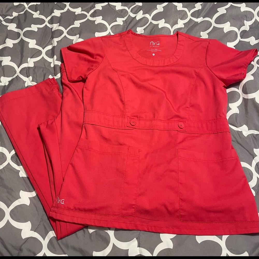 Women’s NRG scrubs